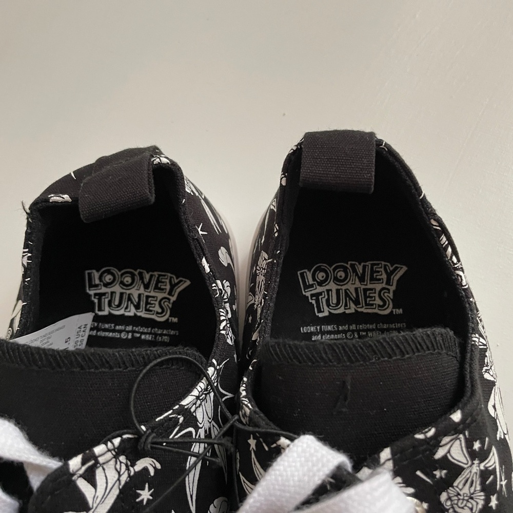 Looney Tunes Bugs Bunny Womens 11.5 Canvas Sneaker Low Cut Fun Cartoons Bold - Picture 10 of 13